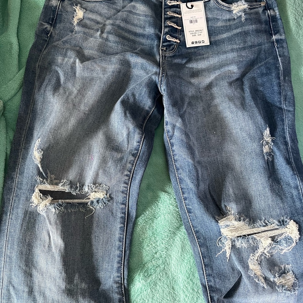 Judy Blue Distressed Boyfriend Jeans in Blue